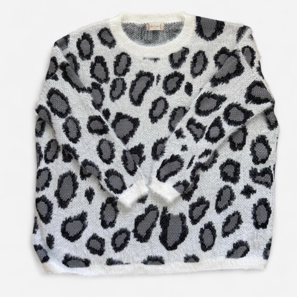 Altar’d State Eyelash Fuzzy Leopard Sweater Black and White Size L/XL